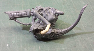 Unión del brazo izquierdo del torso a la bioarma