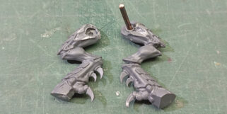 Eje para anclar ambas piernas al torso