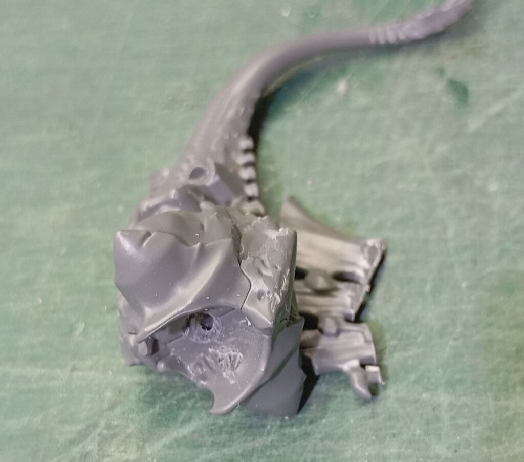 Hueco del anclaje por presión original tapado Hueco del anclaje por presión original tapado