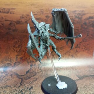 Élitro Primus volando con Espadas Óseas